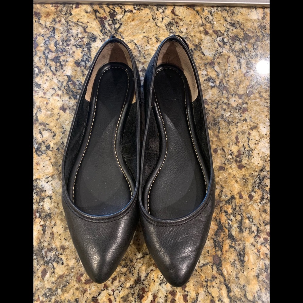 Beautiful Frye Flats!